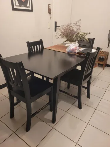 Mesa de jantar preta - marca Tok&Stok 