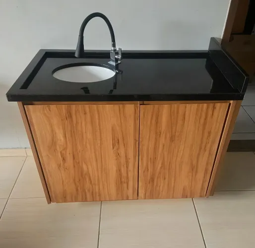 Pia de Granito Preto 1,06 m Completa com Balcão e Torneira Gourmet - Excelente Estado