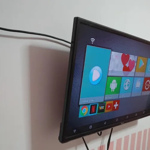 Vende-se uma TV, LCD, nso pega Internet 