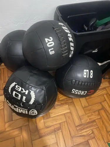 Wall Ball Profissional 8 lb, 20 lb e 10 kg - Excelente Estado