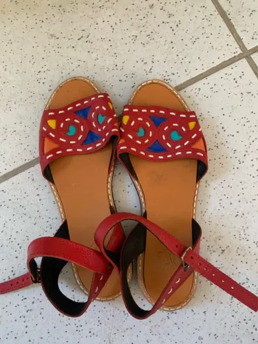 rasteira de couro vermelha linda