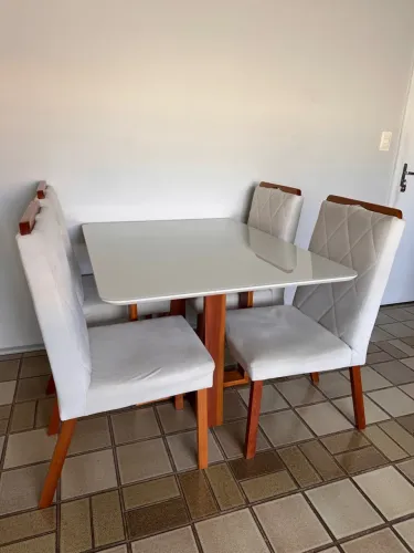 Mesa 4 lugares em madeira (1,20x90cm)
