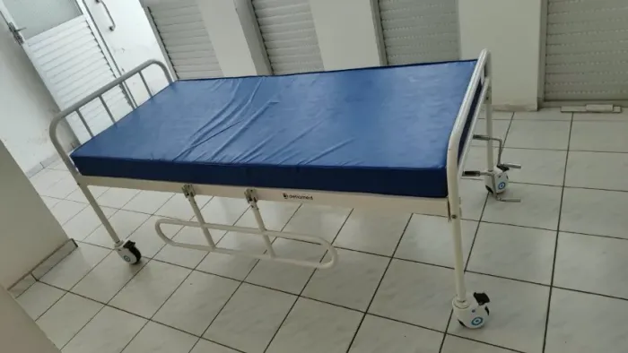 Cama hospitalar com colchão Dellamed