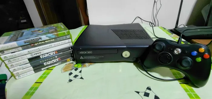 Vendo XBOX 360 + KINECT + VÁRIOS JOGOS
