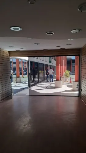 Sala Comercial com mezanino e banheiro no Largo da Batalha | Niterói - RJ