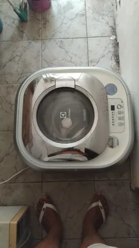 Vende-se uma mini máquina de lavar roupa de criança