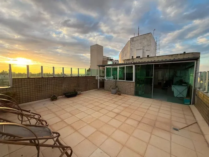 Cobertura de Alto Padrão com 5 Quartos, Área Gourmet e Piscina no Sion