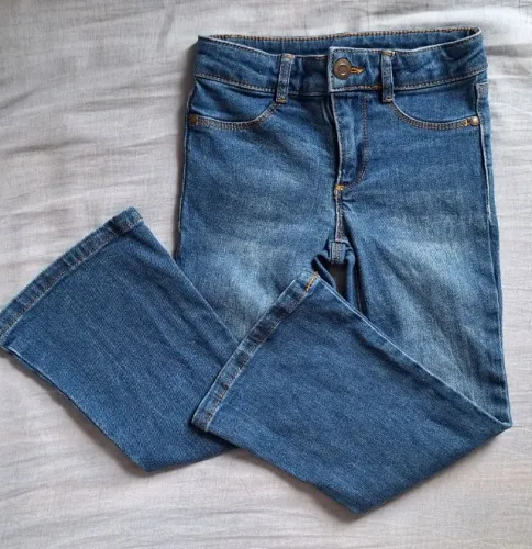 Calça jeans infantil stretch da marca europeia LC Waikiki tamanho 5 anos