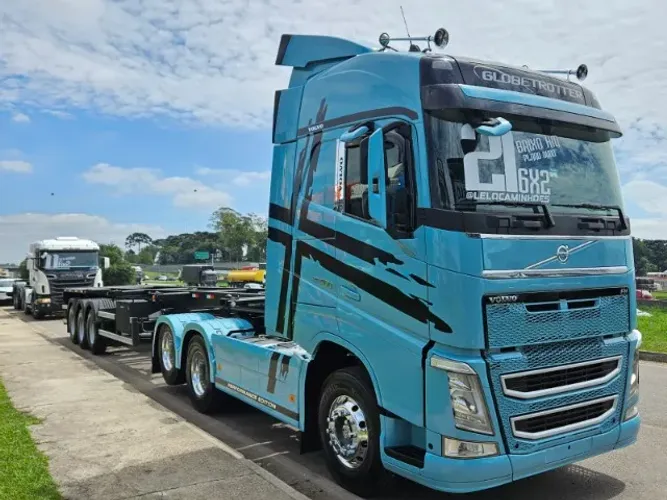 Volvo FH 460 6x2 Globetrotter Ano 21 Plano ouro + Bug de Container Rodofort 40 pes s/pneus
