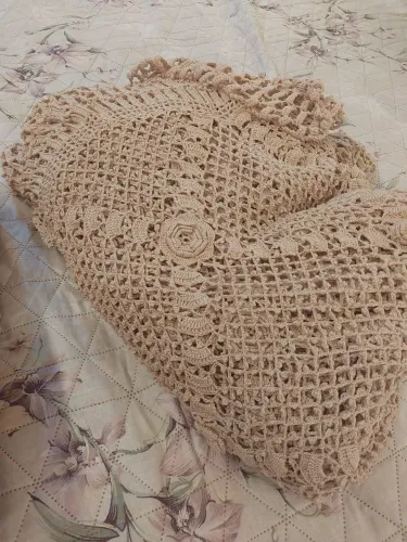 Vendo duas colchas de croche, cor bege artesanal, de solteiro, Duas por 500R$Unidade 300R$
