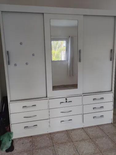 Vendo pra vender Rápido no precinho Guarda Roupa casal só 400