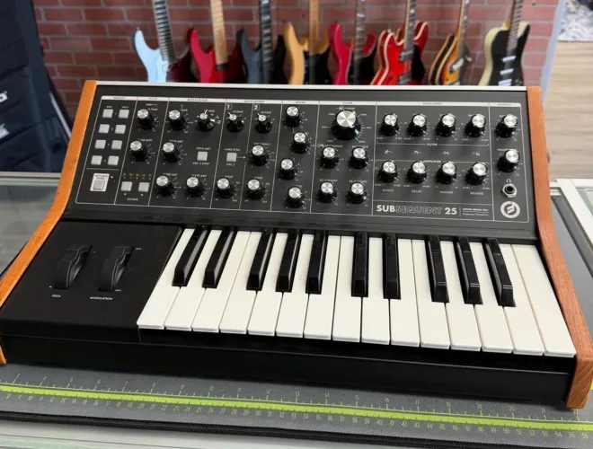 Moog subsequent25
