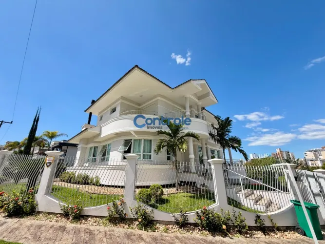 Casa com 04 dormitórios na Pedra Branca, em Palhoça!