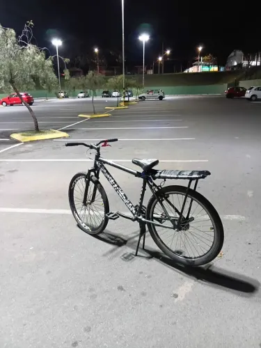 Bicicleta aro 26 semi nova, troquei todas as peças, freio, manete, pneu e guidao