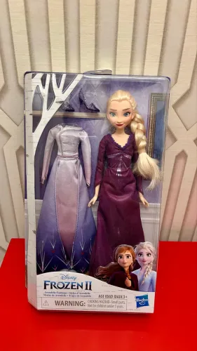 Linda boneca Elsa de Frozen com roupa extra, lacrada