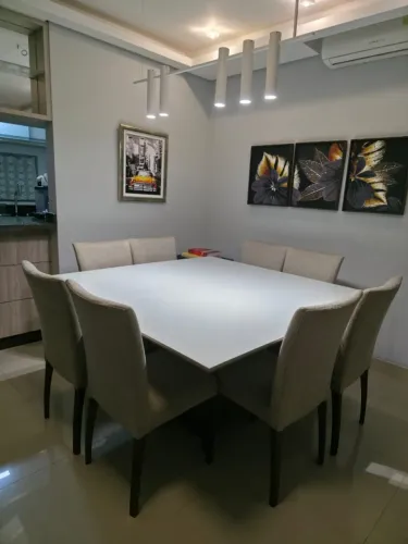 Mesa de jantar quadrada 8 lugares