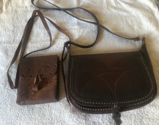 02 Bolsa em couro legítimo