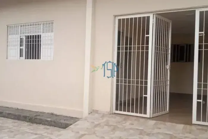CASA COM 3 QUARTOS À VENDA EM CANDELÁRIA  EXCELENTE LOCALIZAÇÃO
