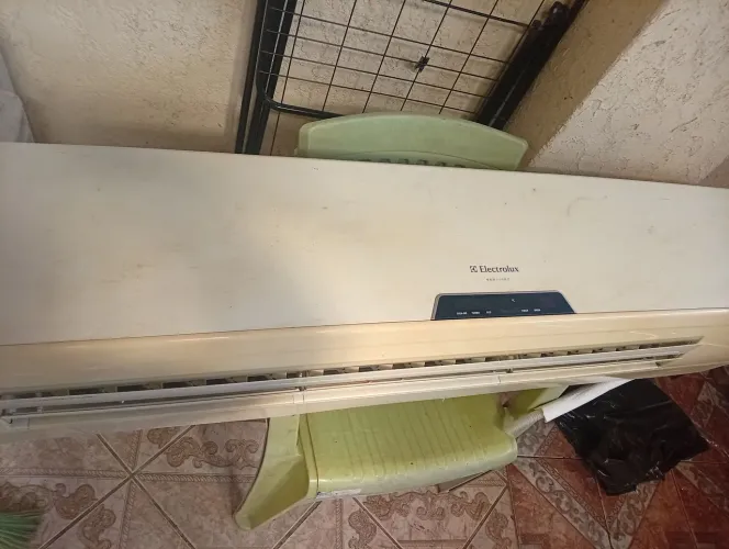 Evaporadora de 30.000 semi-nova só tá amarelo usada 1 ano