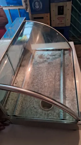 Estufa para aquecer e expor salgados.