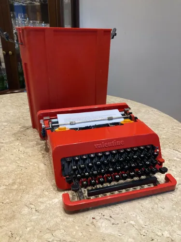 Máquina de escrever Olivetti Valentine, case com fecho em 3D, Leia!