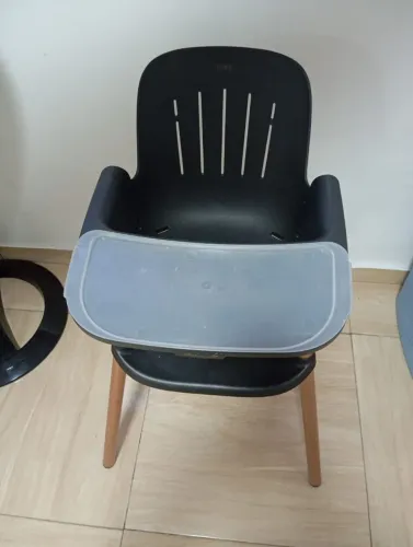 Cadeira para alimentação de bebês, muito bem conservada em perfeito estado. *