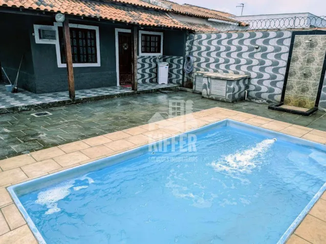 2 Casas em terreno de 460m² com Piscina e Sauna à venda por R$ 500.000 - Itaipuaçu - Maric