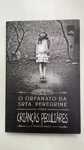LIVRO: O ORFANATO DA SRTA. PERREGRINE PARA CRIANÇAS PECULIARES - RANSOM RIGGS (LEYA)