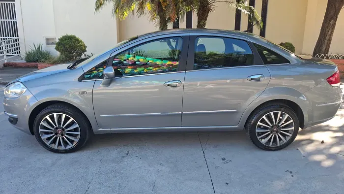 Fiat Linea Essence Dualogic 1.8 Flex 16V 4P 2015