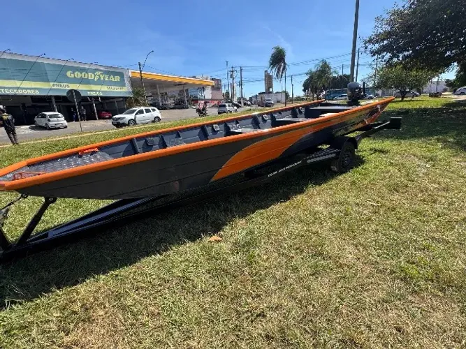 Barco de pesca novo 