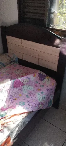 Cama e colchão solteiro
