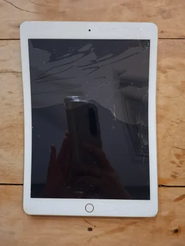 Apple iPad 5° geração Danificado