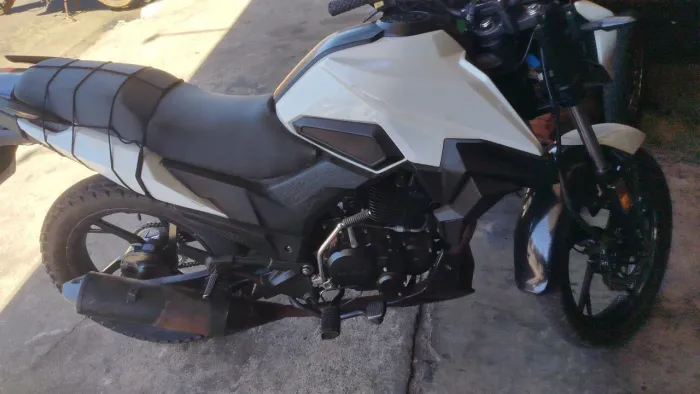Vendo moto finam pra rodar do jeito que tá moto nova