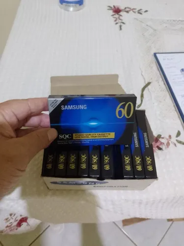 Caixa com 10 unidades de fitas K7 virgem Samsung