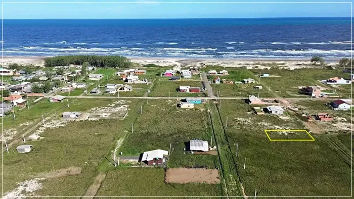 Terreno a 200 metros do mar a venda em Balneario Gaivota - SC