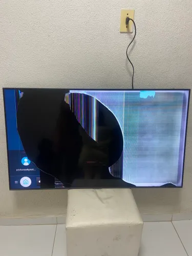 Smart tv sansung 50p TU7020 tela trincada