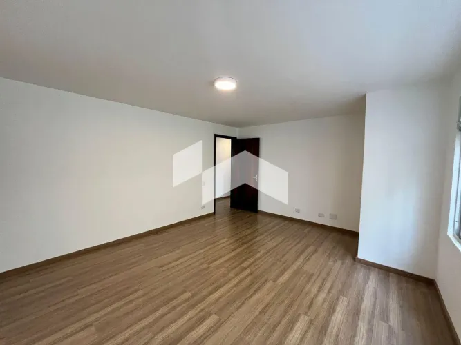 Apartamento com 120 m², 3 quartos sendo 1 suíte para alugar no bairro Cristo Rei.