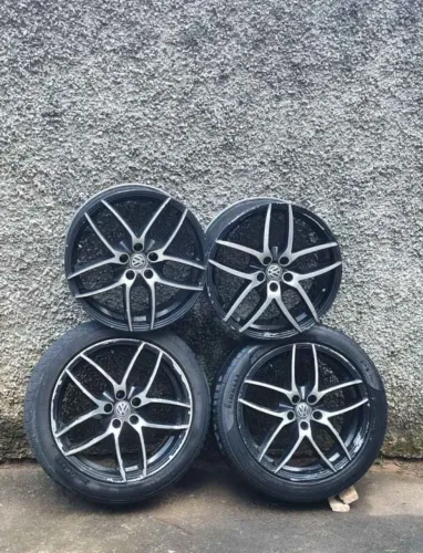 Roda 17 5 furos 4 pneu 1/2 vida