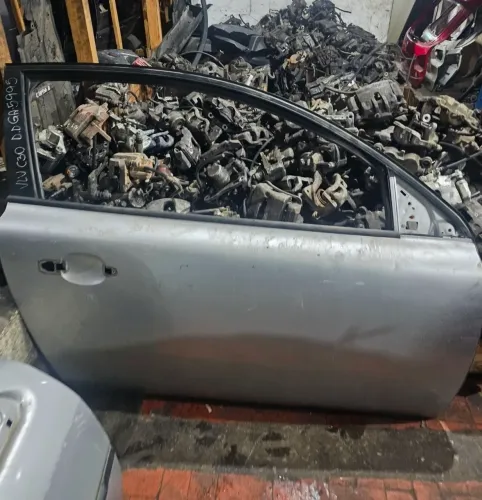 Porta dianteira direita Volvo c30 2007 a 2013 prata original