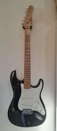 Guitarra Behringer + guitarra link Blindada e regulada Cordas novas