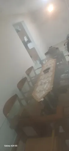 Mesa grande com 8 cadeiras