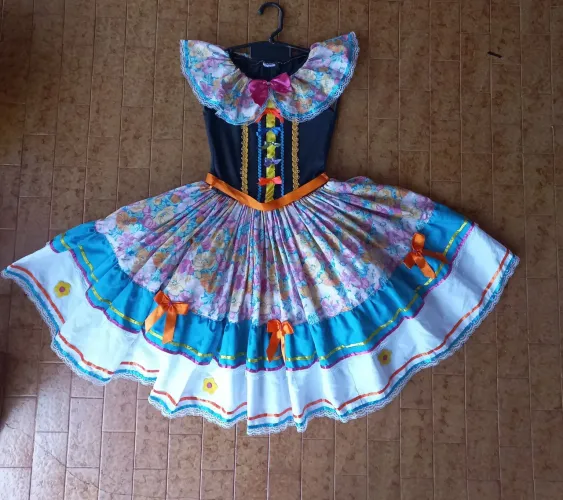 Vestido junino juvenil a adulto (ler descrição)