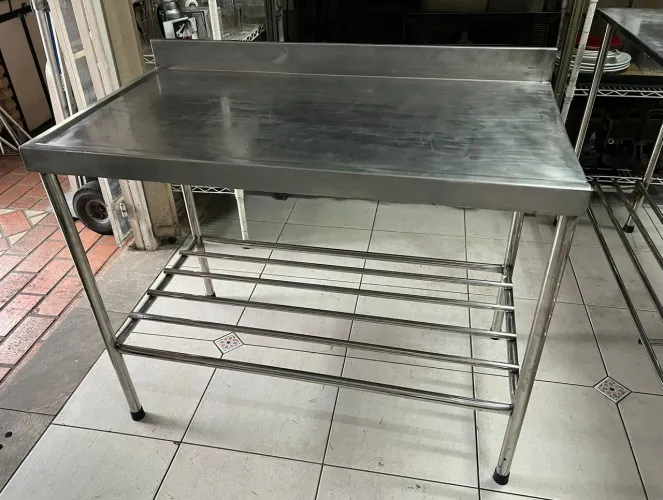 Mesa Inox de Alta Qualidade (1,08 X 62cm X 85cm)