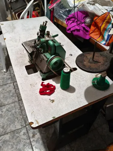Máquina de costura Overloque