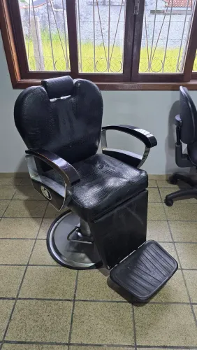 Cadeira de Barbeiro.Material de qualidade, forte e resistente