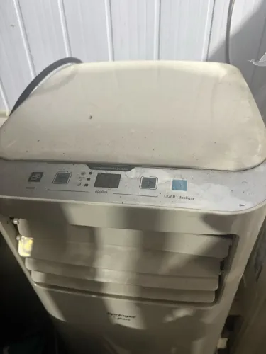 Vende-se um ar-condicionado portátil 12.000 BT 110 V