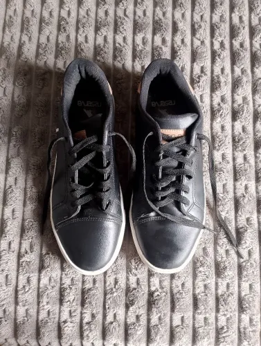 VENDO SAPATÊNIS SEMI NOVO 50 reais 