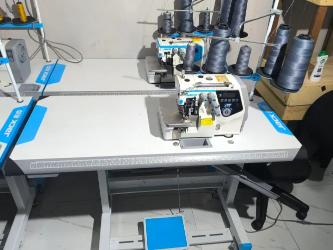 Máquina de custura Industrial interloque Jack Urus