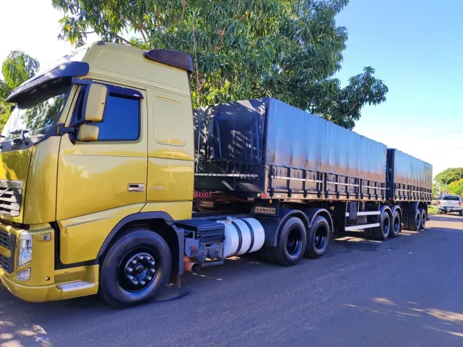 ? VENDE-SE - CONJUNTO VOLVO FH 440, 6x2 + BITREM RANDON