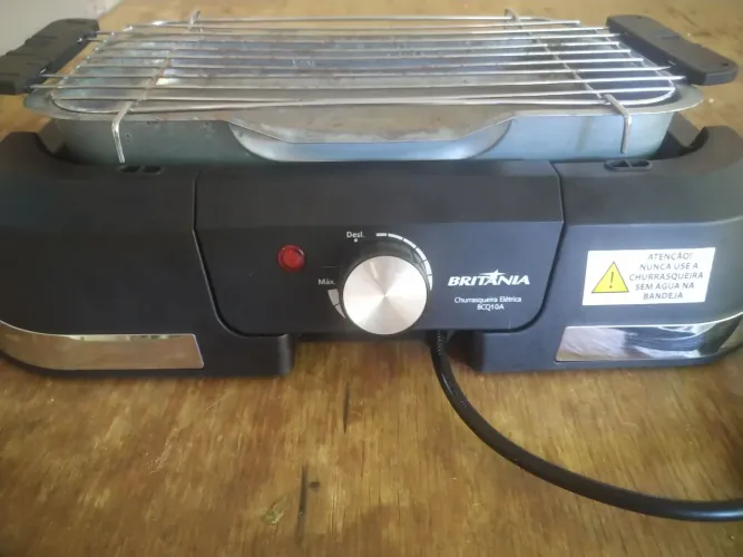Vende-se uma churrasqueira nova da Britânia